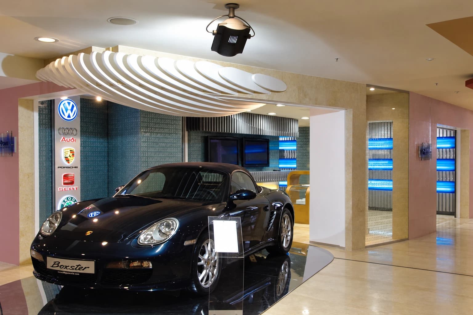 D-Point Showroom — Mayadrom: Overall view of the showroom, vehicle and curved ceiling elements