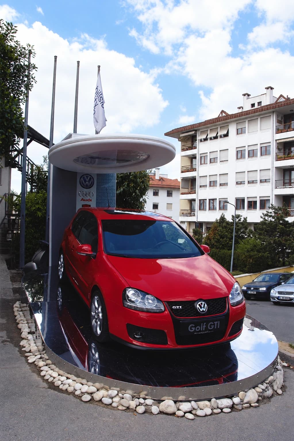 Doğuş Otomotiv Araç Standı: Platform, üst örtü ve çevre ilişkisi